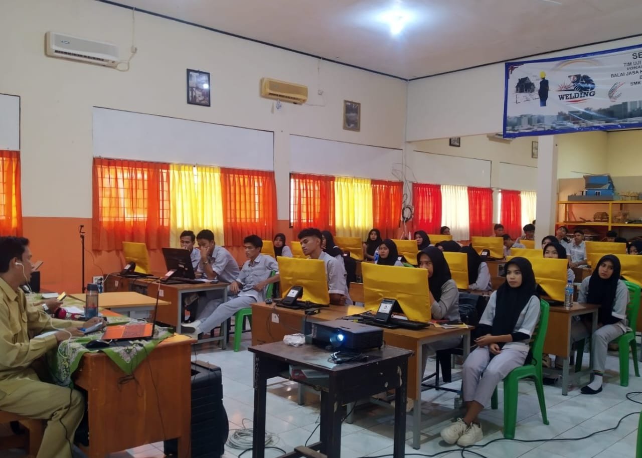 Murid SMKN 2 Sumbawa Besar Ikuti Pemberian Kompetensi Tambahan (PKT) Calon Lulusan SMK